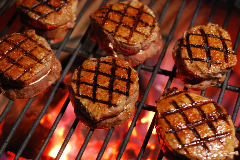You are currently viewing What Are the Best Steaks for Kamado Grilling？