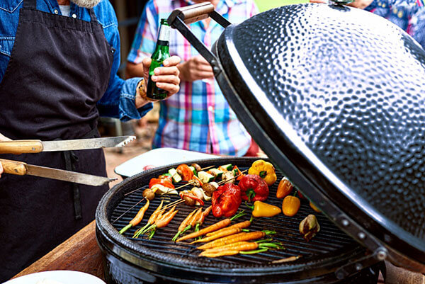 You are currently viewing Should You Grill With the Lid Up or Down?