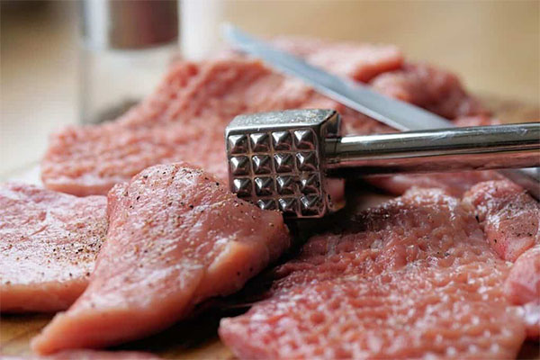 You are currently viewing Should You Pierce the Steak Before Marinating?
