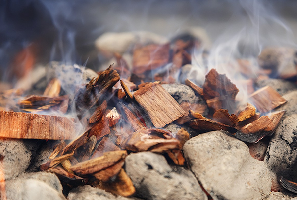 You are currently viewing The Ultimate Guide to BBQ Smoking Woods